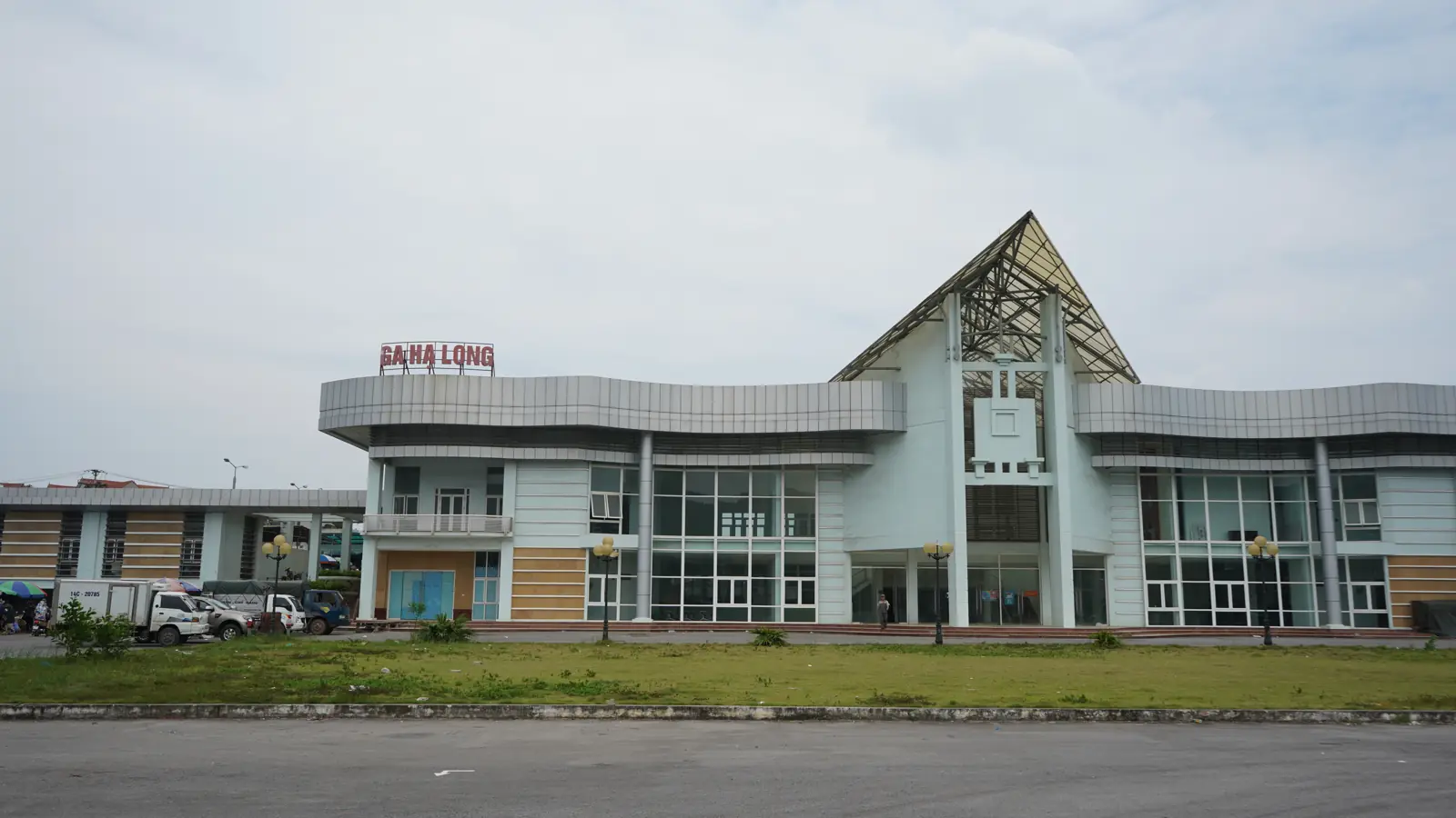 Nhà ga Hạ Long cạnh bến xe Bãi Cháy, khu Giếng Đáy, Hạ Long