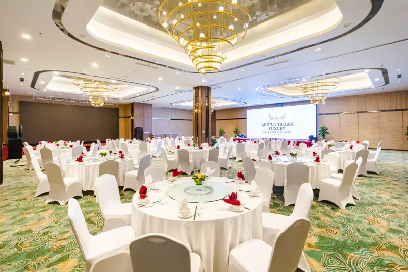 Phòng Thanh Lân bày bàn tròn ở Mường Thanh Luxury Hạ Long Centre