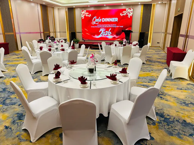 Phòng Thống Nhất bày tiệc gala bàn tròn ở Mường Thanh Luxury Hạ Long Centre II