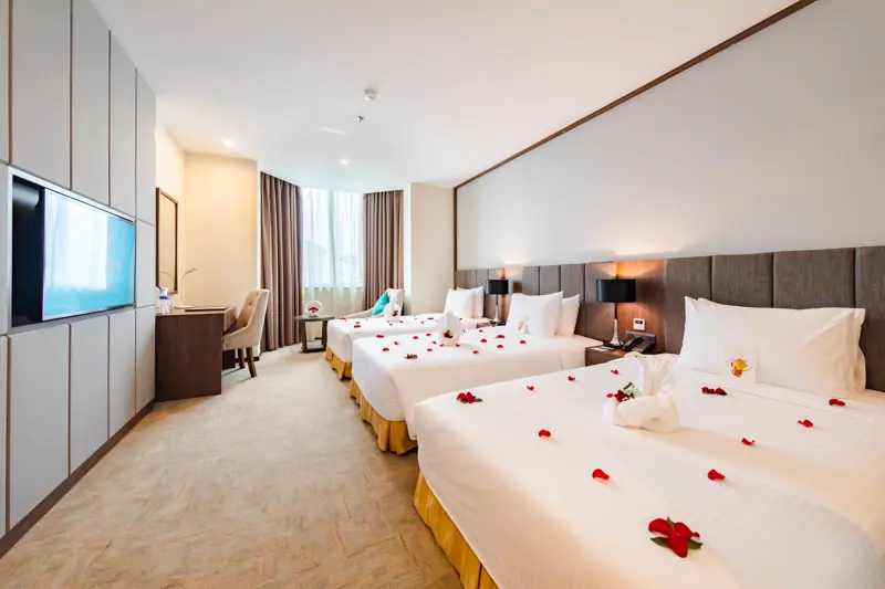 Phòng Deluxe Triple ở Mường Thanh Holiday Suối Mơ