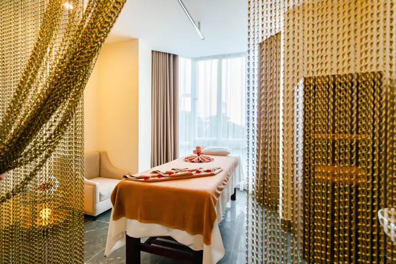 Giường trị liệu trong phòng spa tầng 3 Mường Thanh Holiday Suối Mơ