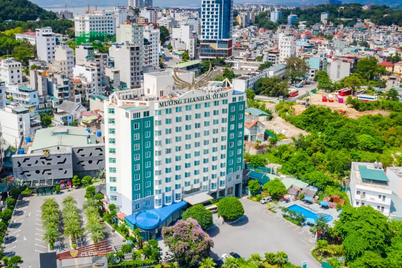 Toàn cảnh Mường Thanh Holiday Suối Mơ và khu phố Bãi Cháy nhìn từ trên cao