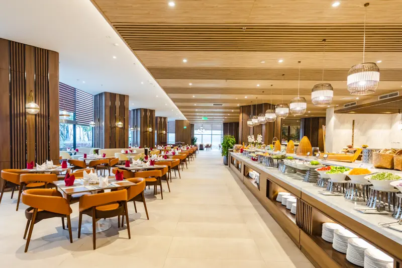 Quầy buffet nhà hàng Bài Thơ tầng 5 ở Mường Thanh Luxury Hạ Long Centre