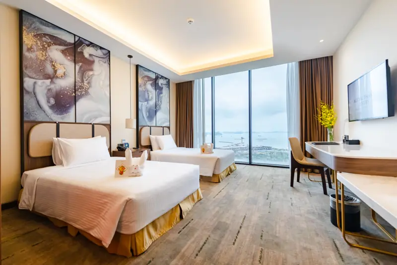 Phòng Deluxe Twin hai giường đơn nhìn vịnh ở Mường Thanh Luxury Hạ Long Centre