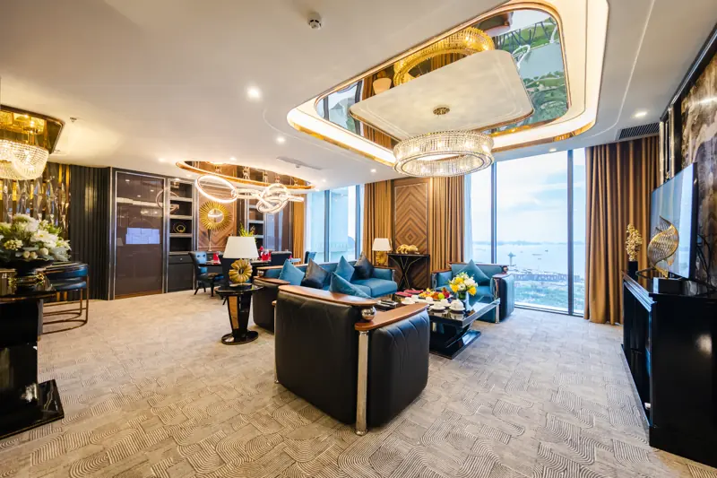 Phòng khách Presidential Suite ở Mường Thanh Luxury Hạ Long Centre