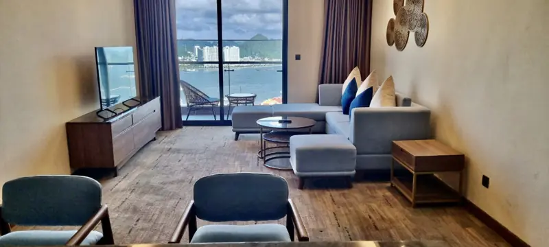 Phòng khách Penthouse 3 phòng ngủ nhìn ra vịnh ở Mường Thanh Luxury Hạ Long Centre II