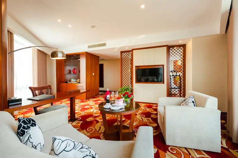 Phòng khách của Executive Suite ở Mường Thanh Luxury Quảng Ninh