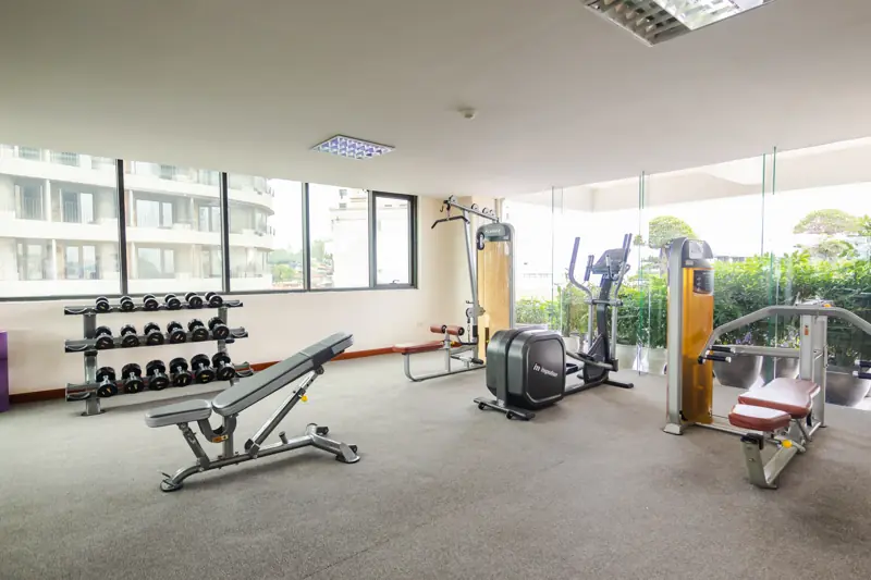Phòng gym với máy tập ở Mường Thanh Luxury Quảng Ninh
